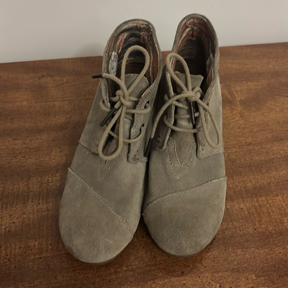 TOMS Women Lace Up Wedge Bootie - Women’s Size 7